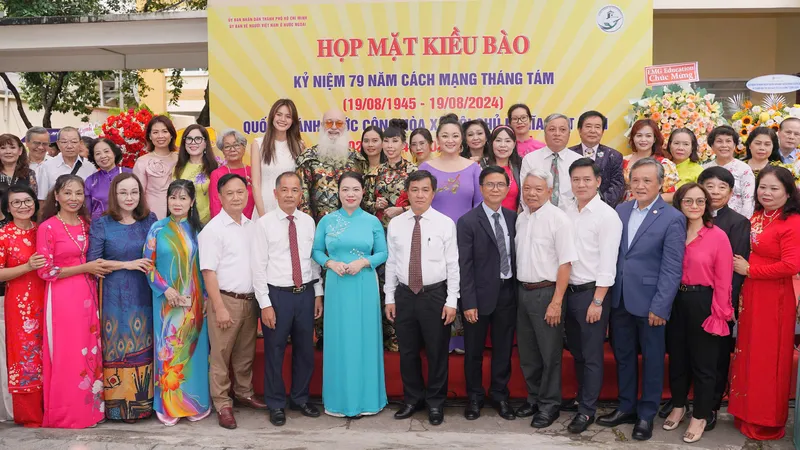 Họp mặt kiều bào mừng kỷ niệm 79 năm Quốc khánh 2-9