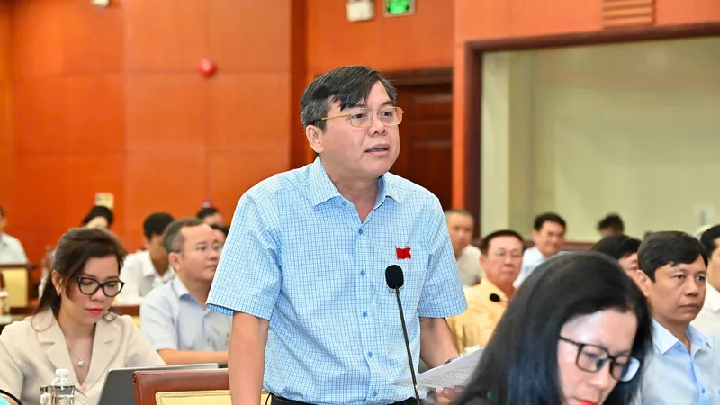 Đại biểu HĐND TPHCM chất vấn Giám đốc Sở VH-TT: Cử tri rất bức xúc với 2 dự án thể dục thể thao của thành phố