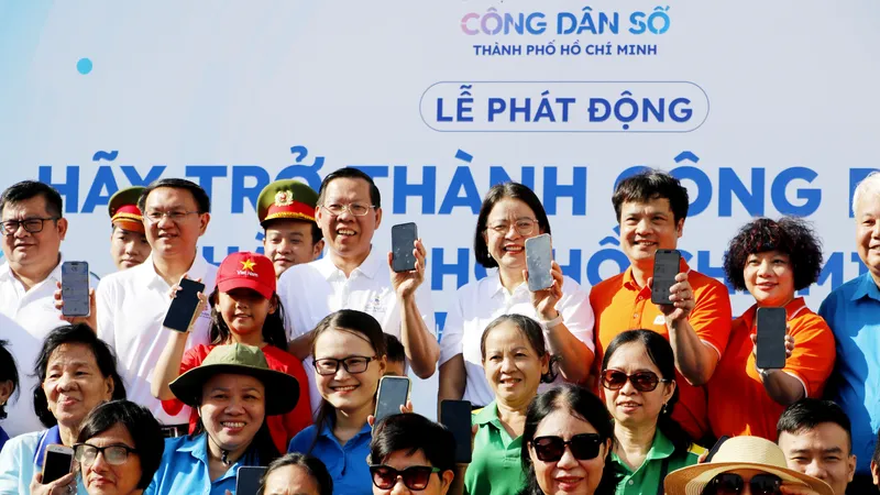Chủ tịch UBND TPHCM Phan Văn Mãi: Cán bộ, đảng viên phải là những công dân số trước 
