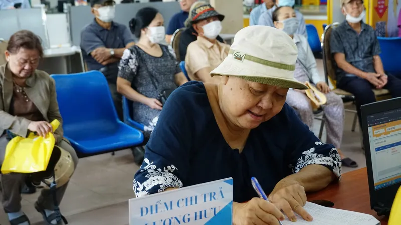Người nhận lương hưu tại điểm chi trả