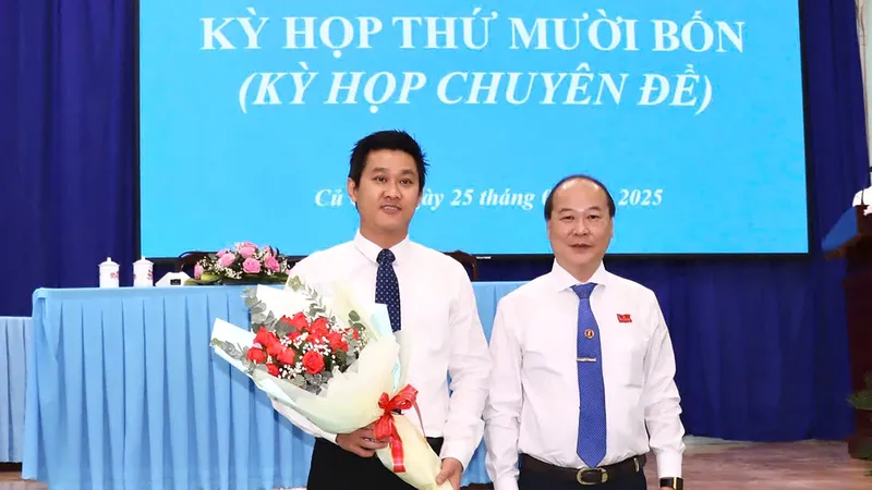 Đồng chí Hứa Quốc Hưng được bầu làm Chủ tịch UBND huyện Củ Chi