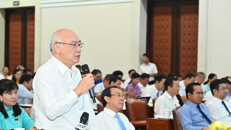 Các đại biểu thảo luận sôi nổi việc đặt tên phường 