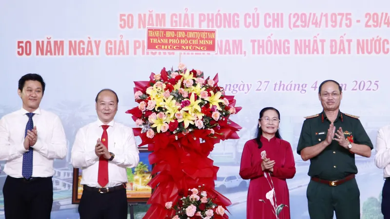 Phát huy truyền thống anh hùng, xây dựng huyện Củ Chi ngày càng giàu đẹp