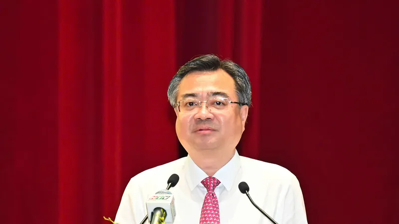 Phó Bí thư Thường trực Thành ủy TPHCM Nguyễn Thanh Nghị phát biểu chỉ đạo. Ảnh: VIỆT DŨNG