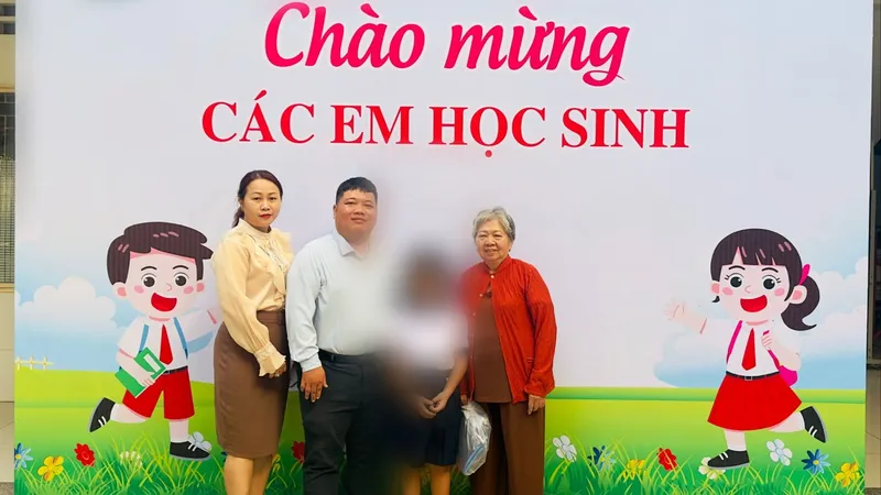 Phường Tân Định hỗ trợ bé gái có hoàn cảnh đặc biệt vào lớp 1