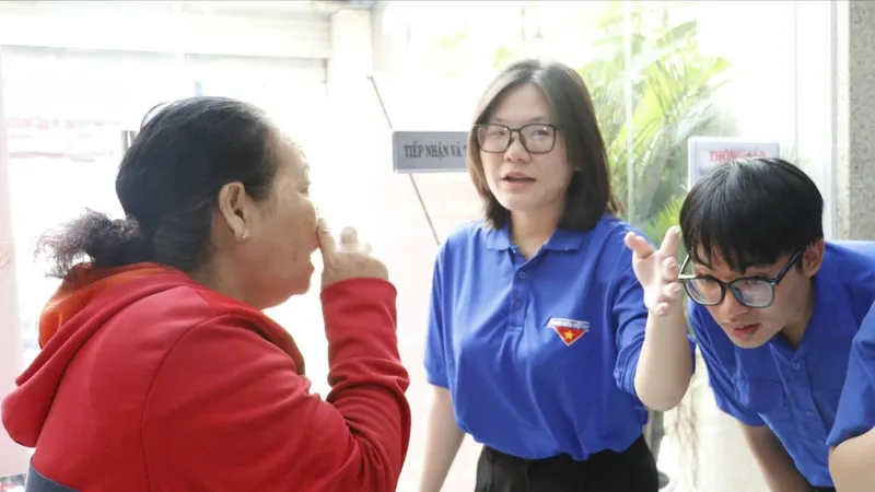 “Biệt đội hỗ trợ số phường Bến Thành” giúp người dân tiếp cận dịch vụ công trực tuyến