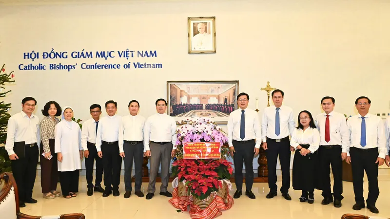 Lãnh đạo TPHCM thăm, chúc mừng Giáng sinh các tổ chức, cá nhân Công giáo tiêu biểu