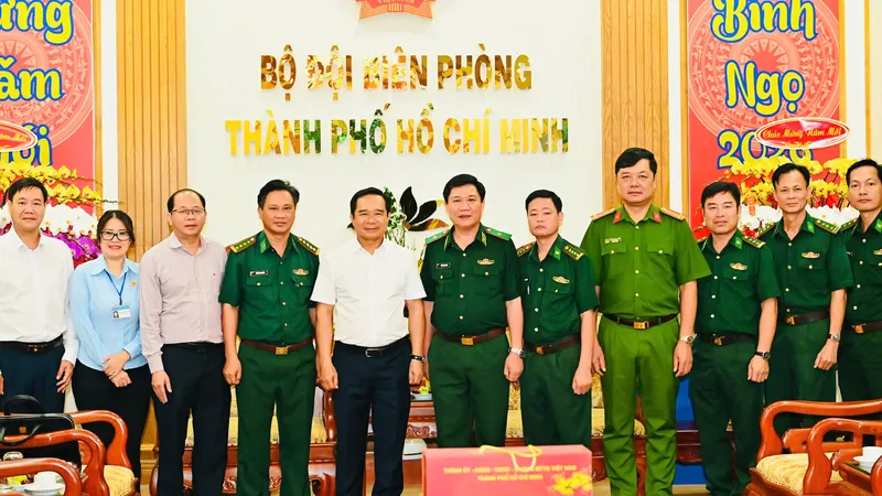 Chủ tịch UBND TPHCM thăm, chúc tết các tập thể, cá nhân tiêu biểu
