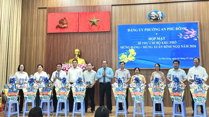 Phường An Phú Đông họp mặt đảng viên cao tuổi Đảng và bí thư chi bộ khu phố