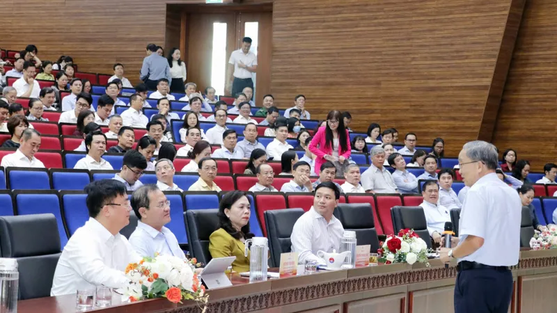 Các đại biểu tham dự hội nghị tại điểm cầu Học viện Cán bộ TPHCM