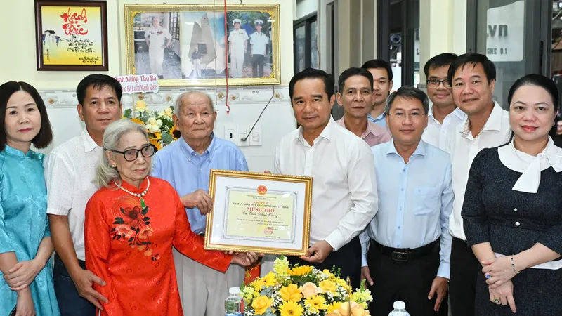 Lãnh đạo TPHCM thăm, chúc thọ người cao tuổi tiêu biểu