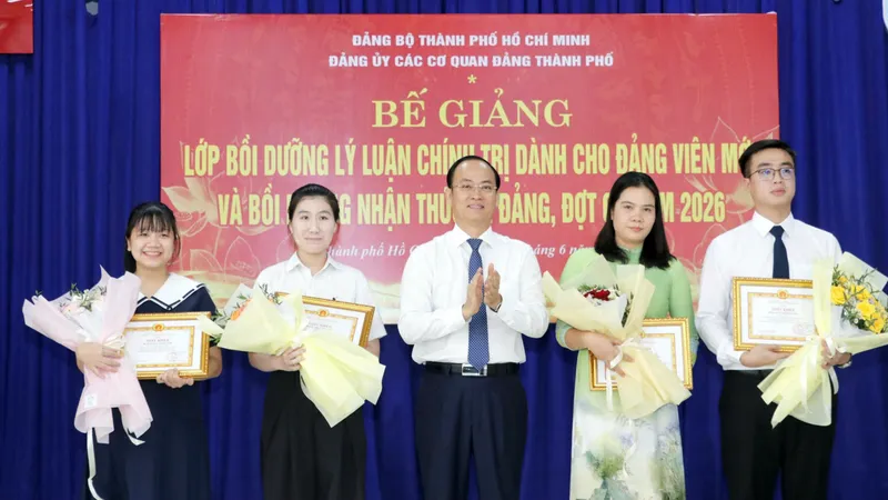 Xác định rõ trách nhiệm của đảng viên trước Đảng và người dân
