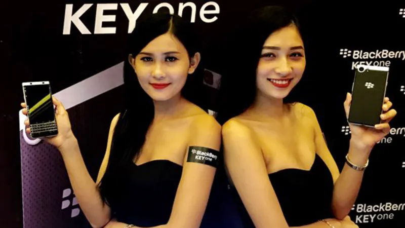 BlackBerry KEYone giá gần 15 triệu đồng 