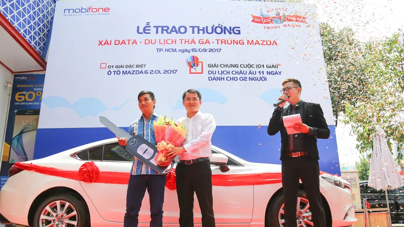 MobiFone trao giải cho khách hàng may mắn