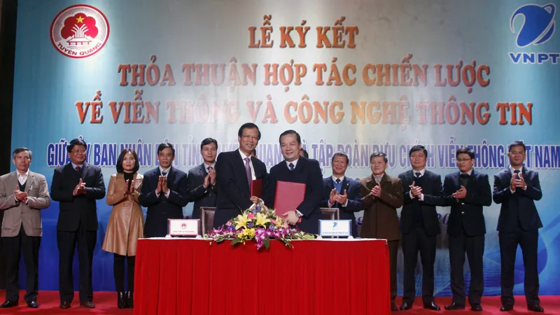 Ký kết chiến lược phát triển đô thị thông minh giữa VNPT và Tuyên Quang