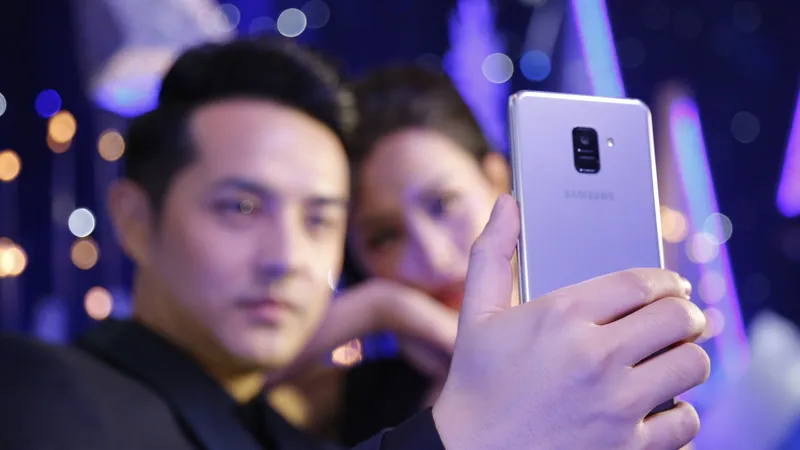 Galaxy A8 và A8+ bán chính thức vào 6-1