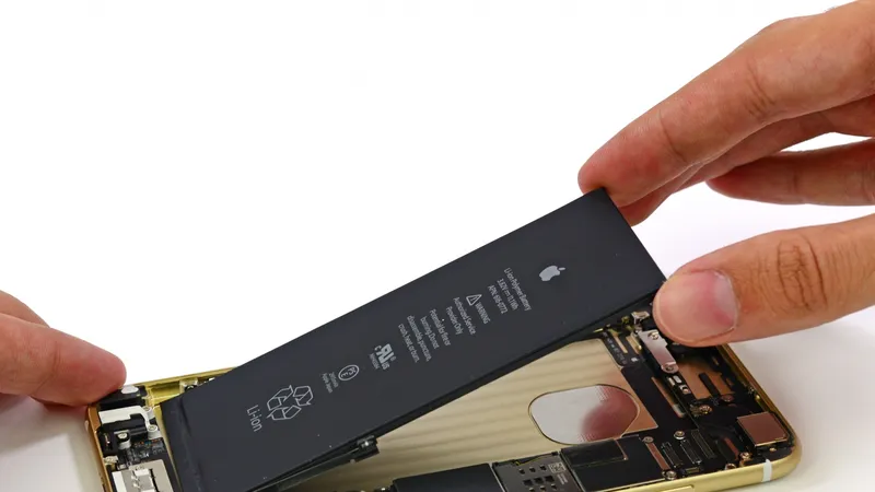 Động thái xin lỗi của Apple được đưa ra khi hãng này đứng trước các vụ kiện liên tiếp của người dùng