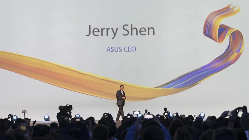 CEO của ASUS - Jerry Shen đã giới thiệu dòng sản phẩm mới nhất là ZenFone