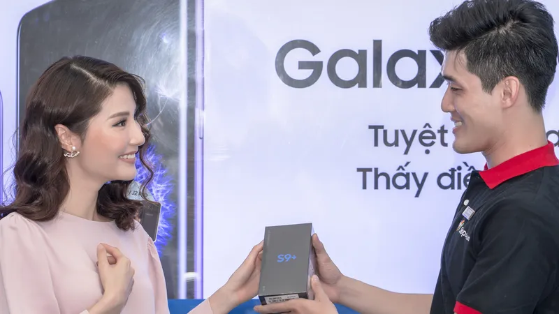 FPT Shop đã chính thức giao Galaxy S9+ 129GB phiên bản Lilac Purple cho khách hàng