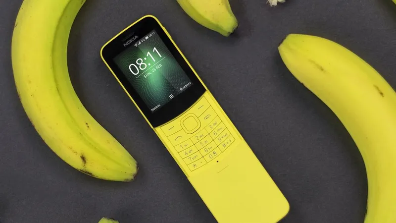 Nokia 8110 có thiết kế như "quả chuối" 