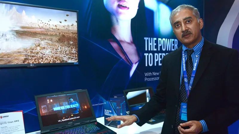 Ông Kris Kolady, giám đốc Marketing của Intel giới thiệu bộ vi xử lý Intel Core i9