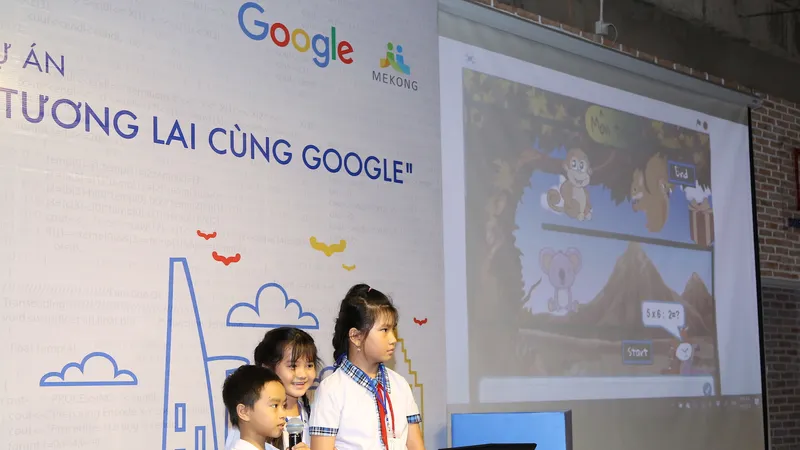 Các em học sinh thuyết trình kết quả sau khi học lập trình