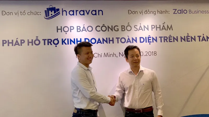 Đại diện Haravan cùnng Zalo tại lễ ký kết
