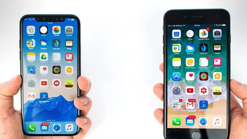 iPhone X cũ cùng được đặt lên bàn cân với iPhone 7 Plus mới