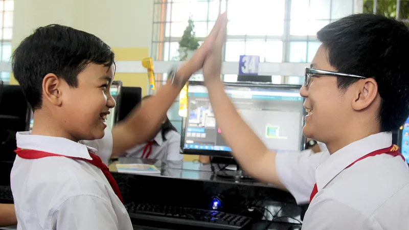 Học sinh học tập và tìm hiểu về Khoa học máy tính