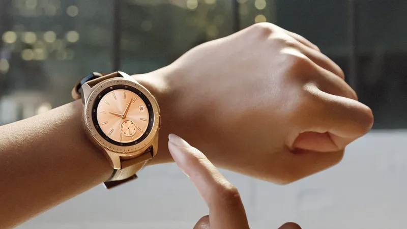 Galaxy Watch sở hữu thêm giao diện đồng hồ cơ truyền thống 