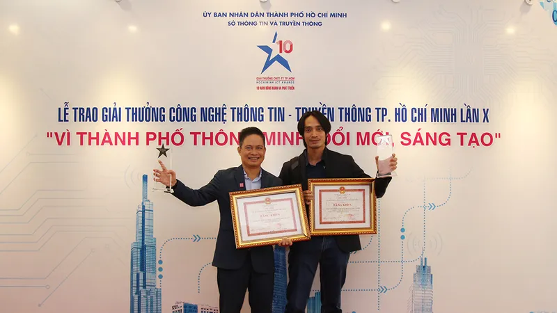 MoMo nhận 2 bằng khen và giải thưởng của UBND TPHCM