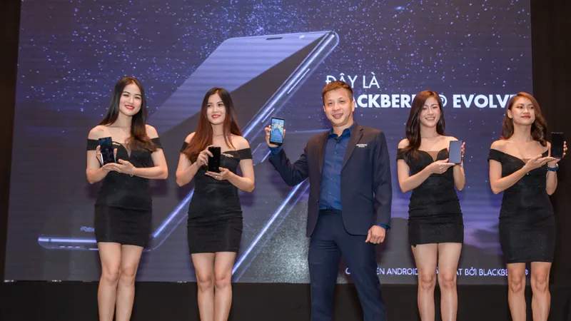 Smartcom chính thức ra mắt Blackberry Evolve