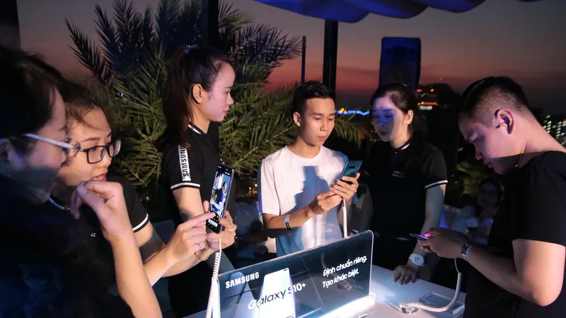 Khách hàng trải nghiệm Galaxy S10/S10+