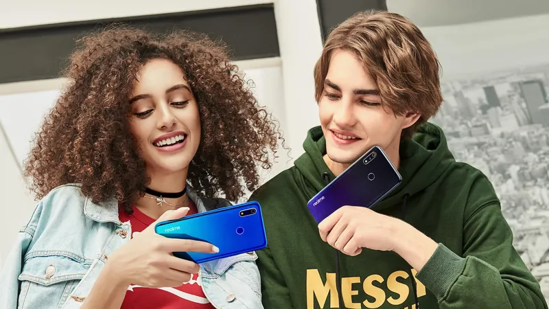Realme 3 sử dụng thiết kế nguyên khối cùng sắc màu chuyển động 