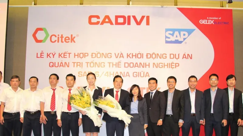 Hai bên trong lễ ký kết hợp tác