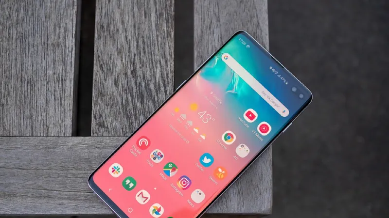 Galaxy S10 Plus giảm còn 17,6 triệu đồng