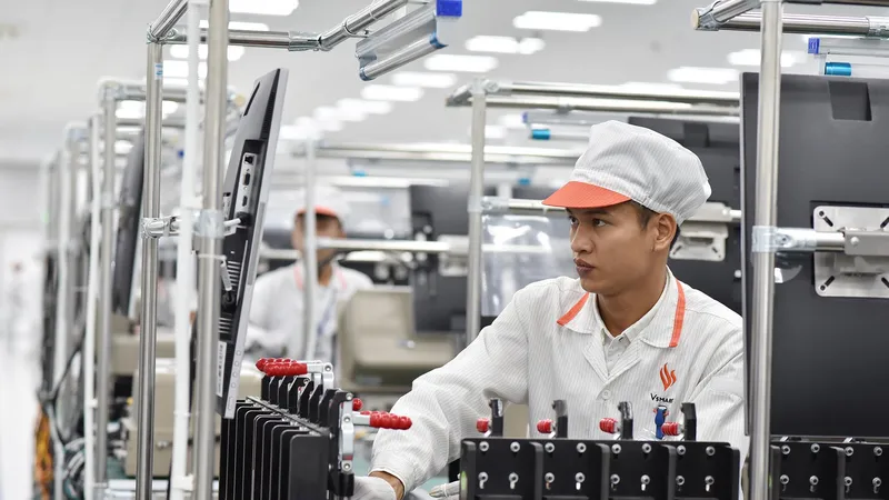 Bên trong nhà máy sản xuất di đông của VinSmart