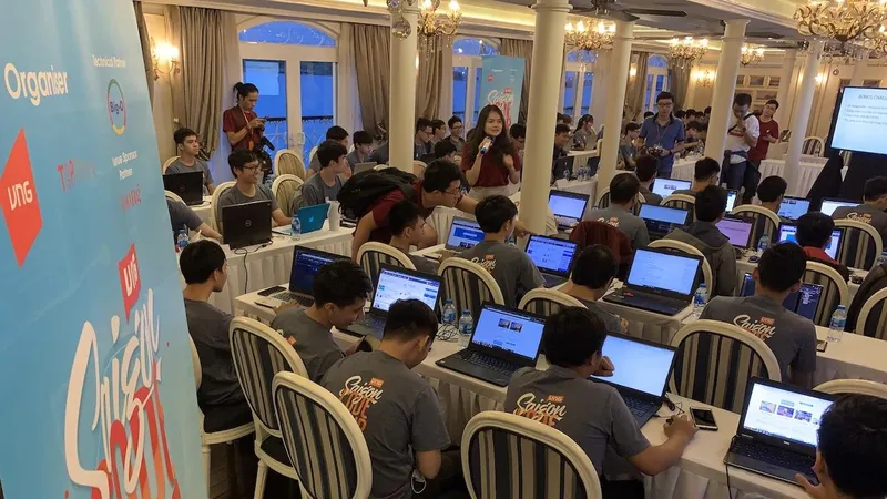 Saigon Code Tour với đông đảo các bạn trẻ yêu lập trình tham gia 