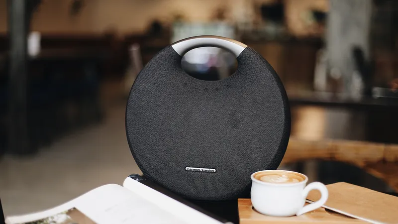 Loa Harman Kardon Onyx Studio 6 