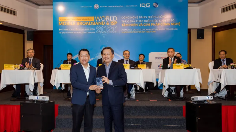 MobiFone vinh dự nhận giải thưởng “Chăm sóc khách hàng băng thông rộng di động” 
