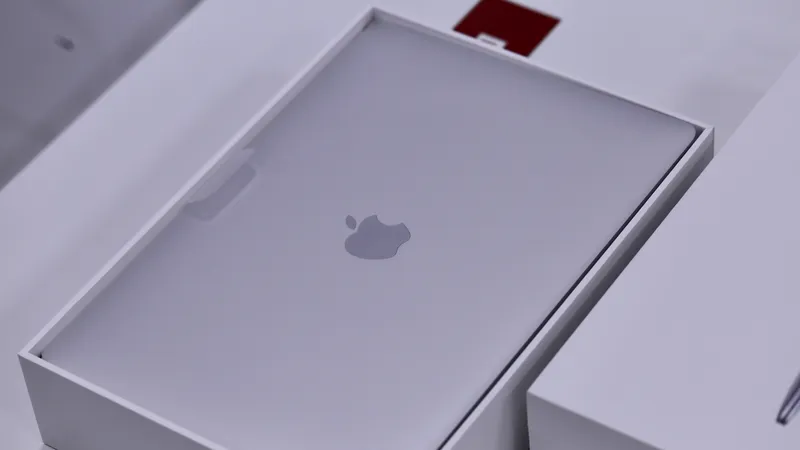 Macbook Air 2020 có mức giá gần 28 triệu đồng tại thị trường Việt Nam 