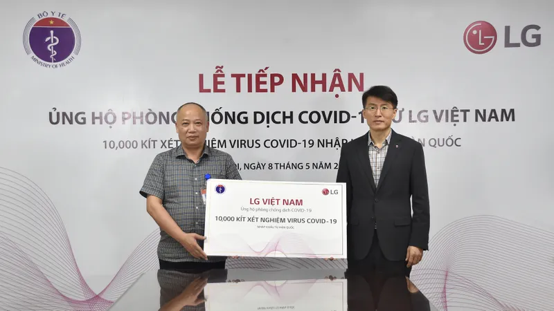 LG tài trợ Việt Nam 10.000 bộ kit xét nghiệm PCR xét nghiệm COVID-19