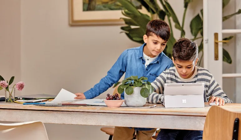 Microsoft gíup học sinh toàn cầu thỏa sức kết nối và sáng tạo