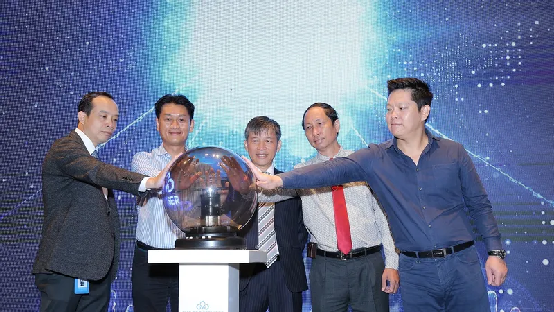 Các đại biểu tại lễ ra mắt dịch vụ Ủy quyền Giám sát An ninh mạng