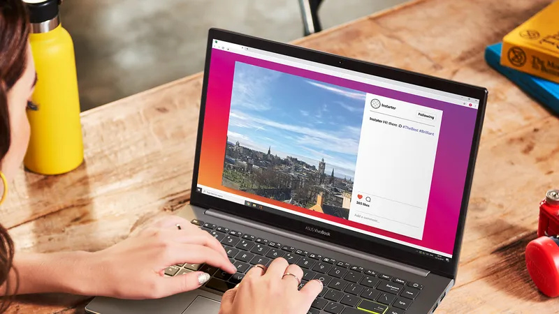ASUS VivoBook S14 laptop trang bị Intel Core i thế hệ thứ 11 đầu tiên