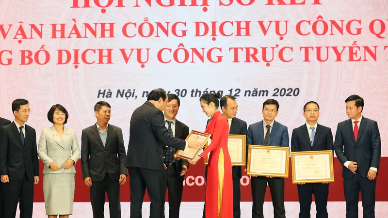 Ví MoMo nhận bằng khen từ Chính Phủ vì những đóng góp tích cực cho sự phát triển của Cổng Dịch vụ công Quốc gia