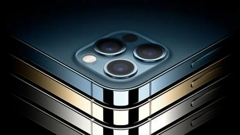 Nên mua iPhone 12 mới hay hàng ‘like new’?