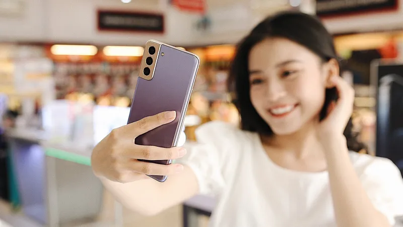 FPT Shop cho khách dùng miễn phí Galaxy S21 Series 14 ngày