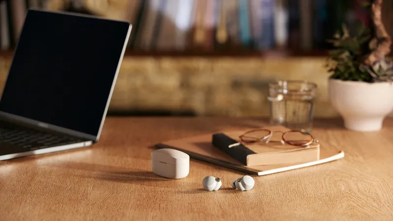WF-1000XM4: Tai nghe đạt tiêu chuẩn Hi-ResAudio Wireless, tích hợp bộ xử lý V1 