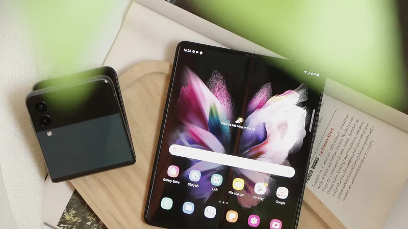 FPT Shop giảm 2 triệu đồng cho khách hàng đặt mua Galaxy Z Fold3 & Flip3 5G